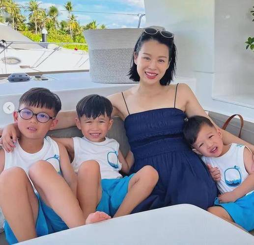 胡杏儿和老公怎么认识的,胡杏儿称与老公是一见钟情