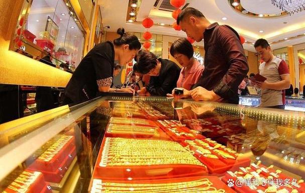 女店员偷走黄金首饰,女店员偷走黄金首饰的电影